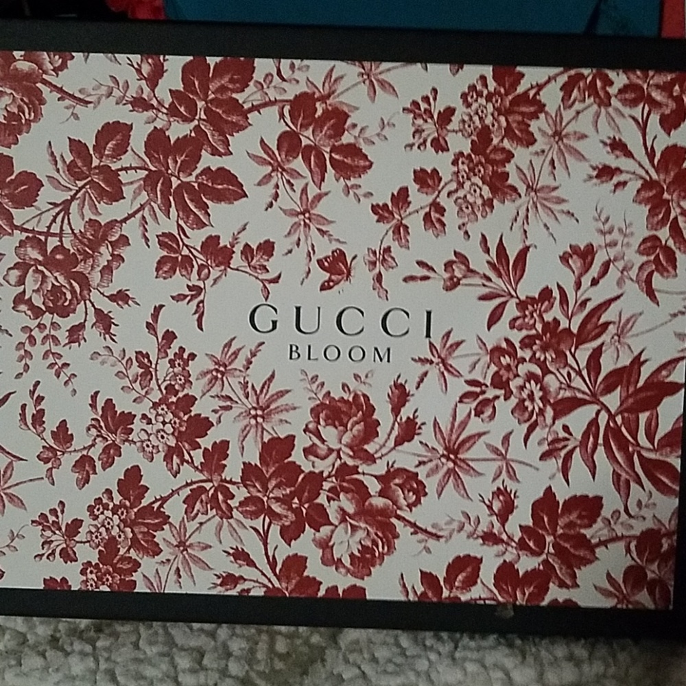 Gucci bloom perfume box- empty-